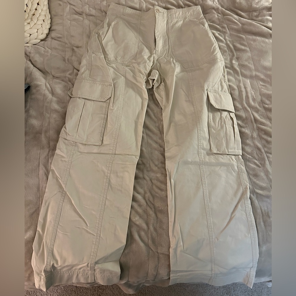 Abercrombie cream cargo pant